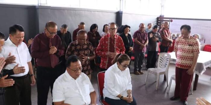 Jelang Kampanye Akbar, Calon Bupati Robby Dondokambey Dapat Dukungan Rohani 2 1000462036