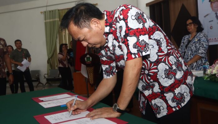 Penandatanganan Perjanjian Kinerja, Walikota Caroll Tekankan Kerja Sesuai Visi dan Misi Pemkot Tomohon 4 1000083117