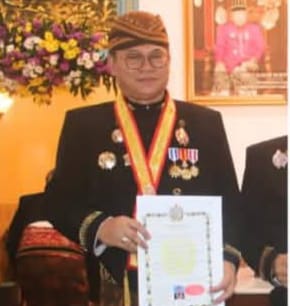 Bupati Minahasa N. Tendean Terima Gelar Adat Kehormatan Karaton Surakarta 4 1000546719