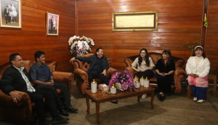 Perayaan Hari Ketupat, Caroll Senduk dan Sendy Rumajar Pererat Silaturahmi di Kediaman Herson Ali Raemah 4 1000051879