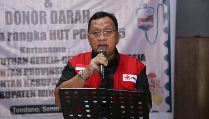 Didampingi Ketua TP-PKK Minahasa, Bupati Dondokambey Buka Giat Aksi Sosial PGI, Berdonor Darah 2 1000602515