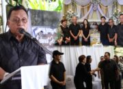 Melayat dan Beribadah Bersama di Rumah Duka Hukum Tua Desa Kombi, Bupati Dondokambey: Kami Kehilangan Pemimpin Desa