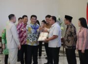 Bupati Dondokambey Hadiri Kunker Menteri ATR/BPN RI, Terima Sertifikat Tanah Perwakilan Kabupaten