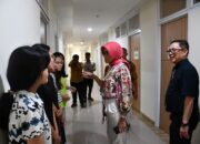 Kunjungan Prof Tjitjik Srie Tjahjandarie ke Asrama Mahasiswa Nusantara Diterima Langsung Rektor Unsrat