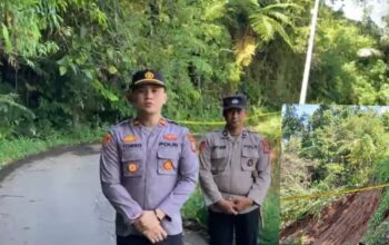 Longsor Ancam Pengguna Jalan, Polsek Tompasobaru Tinjau Lokasi dan Pasang Garis Polisi